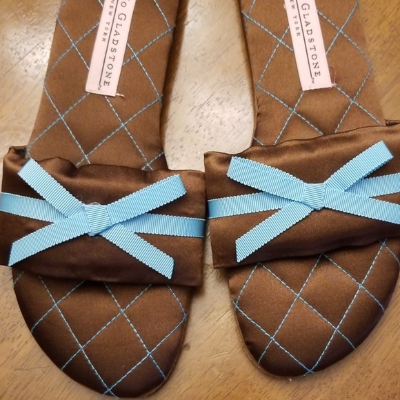 Gorgeous brown & blue slippers - Picture 2 of 6